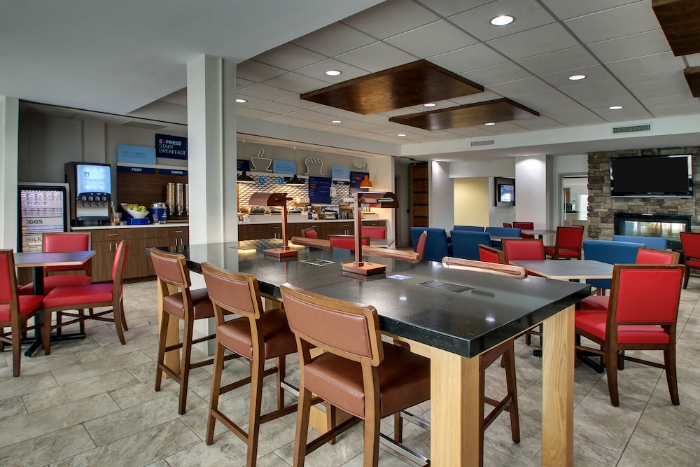 holiday inn express and suites waukegan by ihg