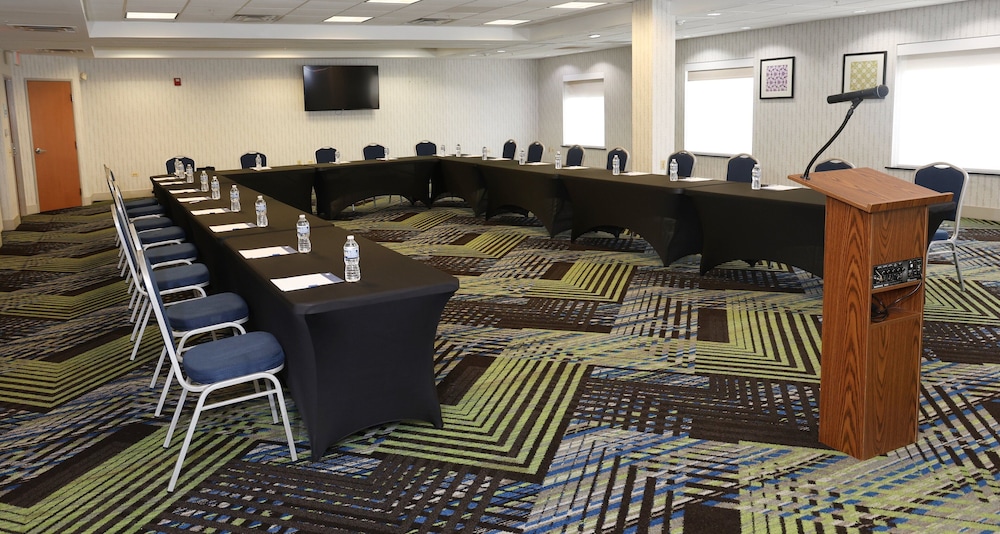 holiday inn express and suites waukegan by ihg