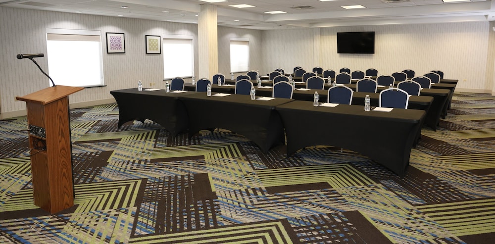 holiday inn express and suites waukegan by ihg
