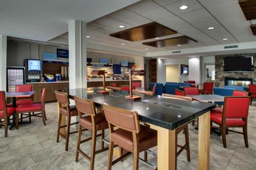 holiday inn express and suites waukegan by ihg