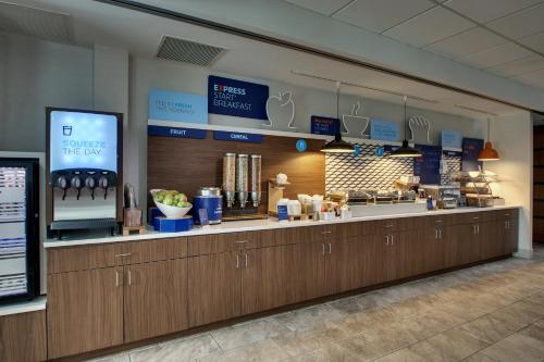 holiday inn express and suites waukegan by ihg