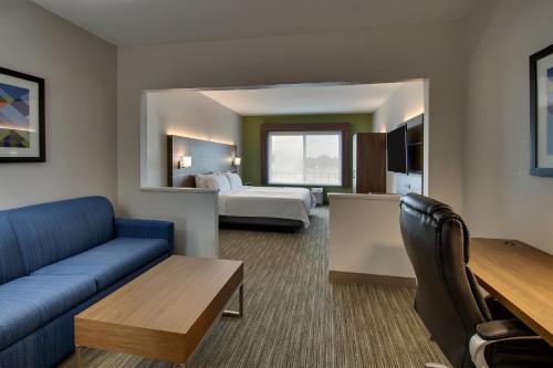 holiday inn express and suites waukegan by ihg