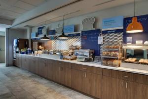 holiday inn express and suites waukegan by ihg