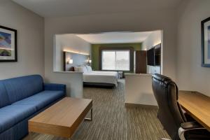 holiday inn express and suites waukegan by ihg