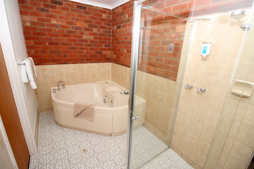 Pevensey Motor Lodge,Echuca>>Central Murray,4 star