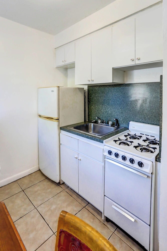 richards motel courtyard