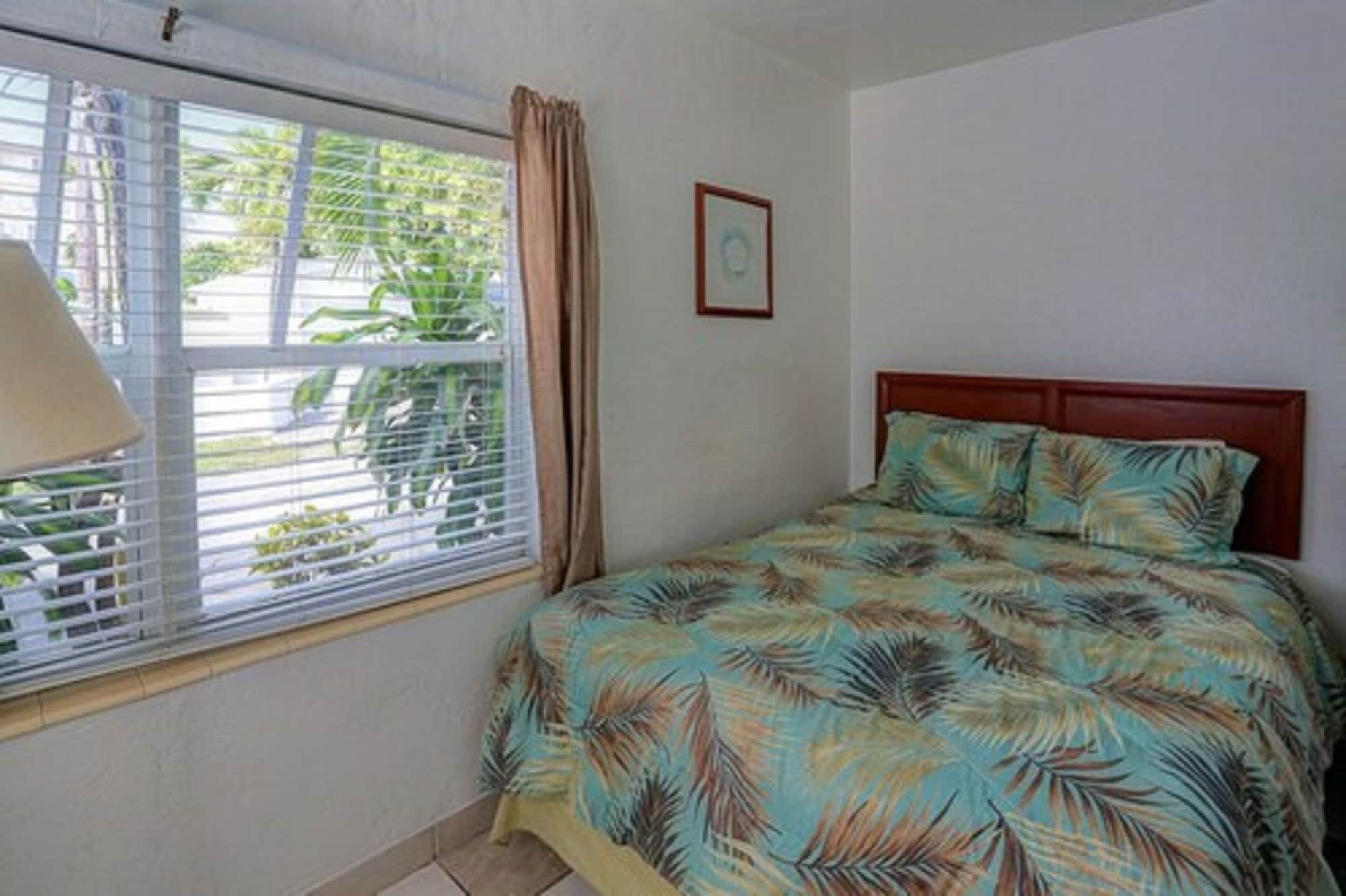 richards motel courtyard