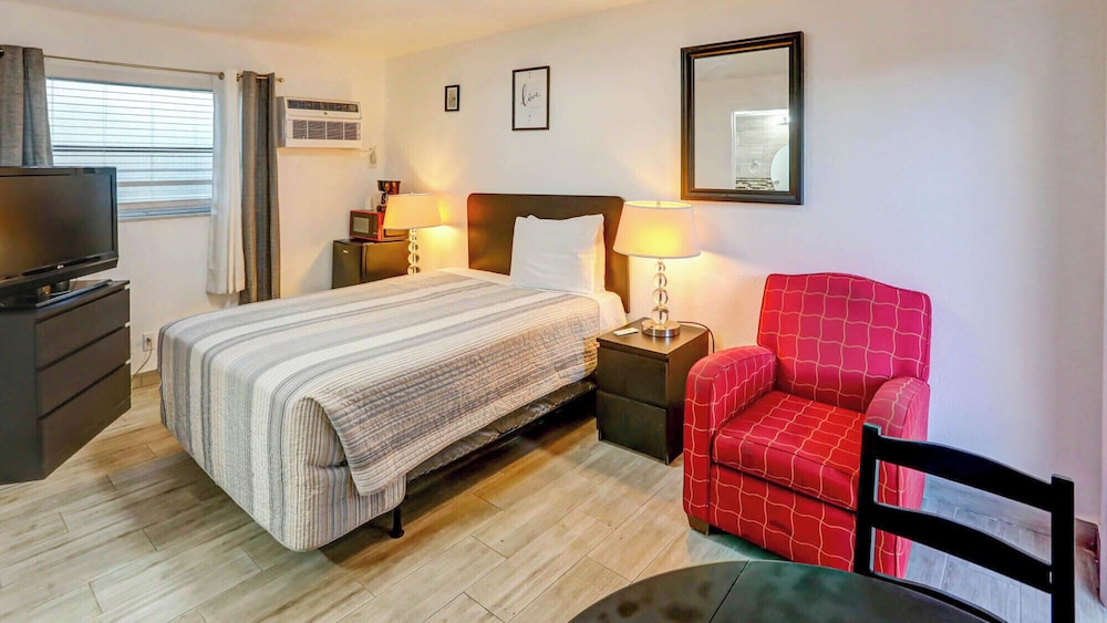 richards motel courtyard