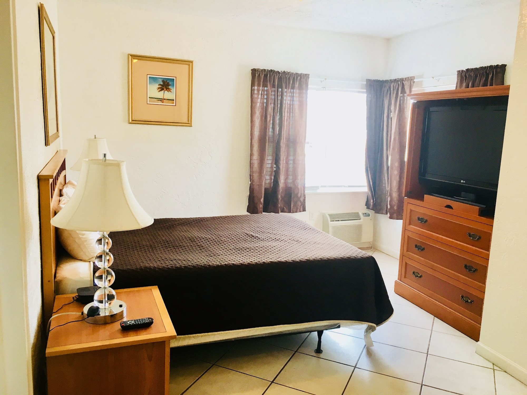 richards motel courtyard