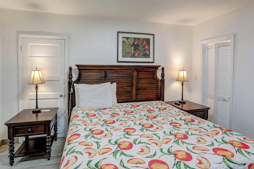 richards motel courtyard