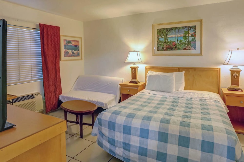 richards motel courtyard