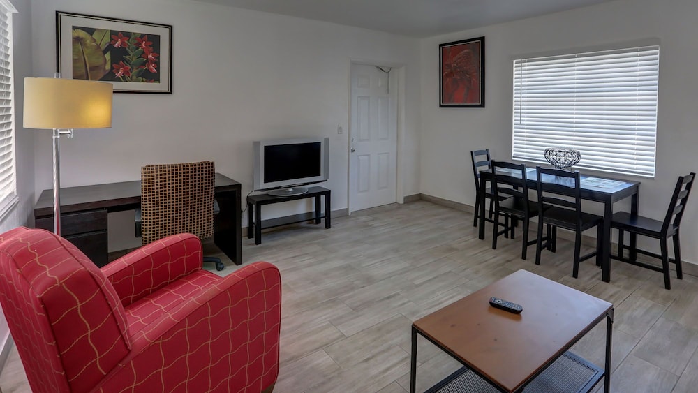 richards motel courtyard