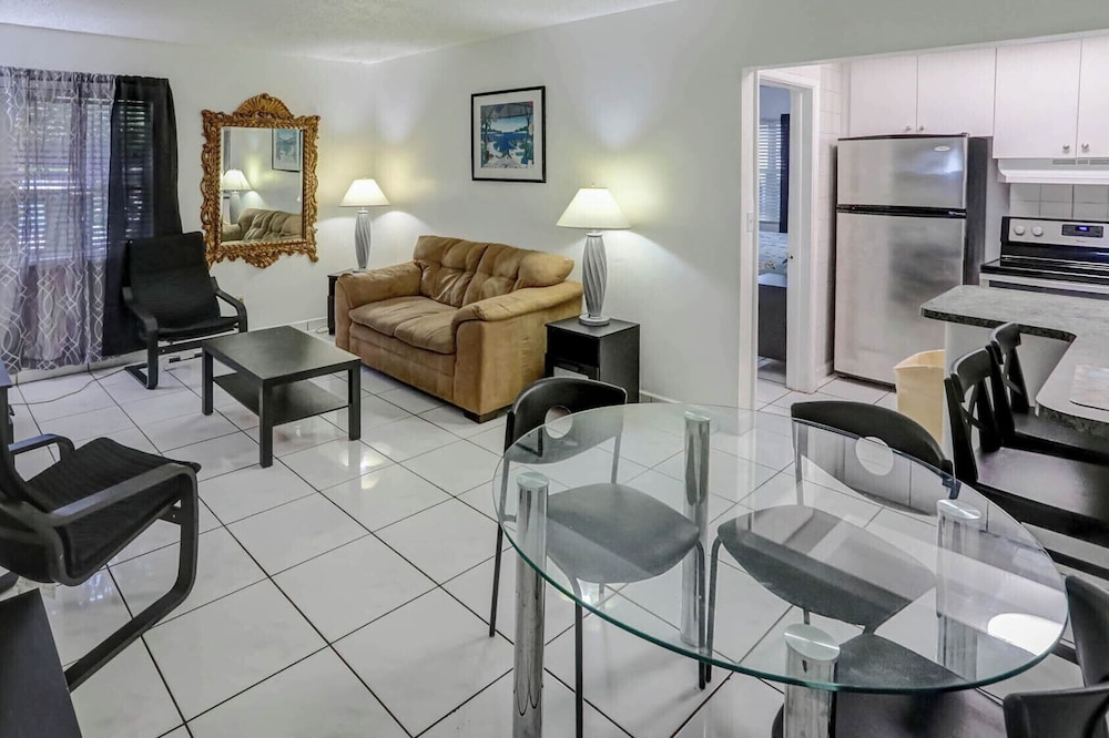 richards motel courtyard