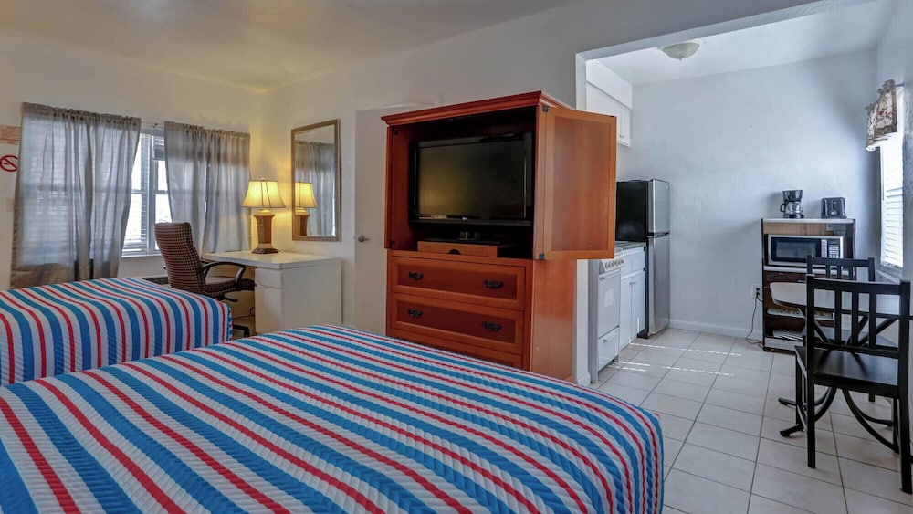 richards motel courtyard