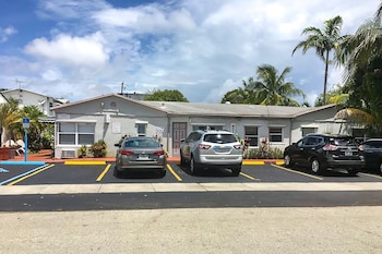 richards motel courtyard