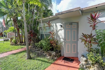 richards motel courtyard