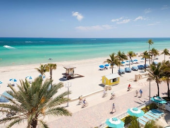 richards motel courtyard