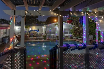 richards motel courtyard