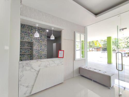 reddoorz syariah near gor satria area