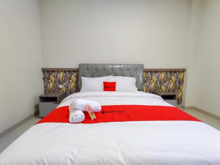 reddoorz syariah near gor satria area