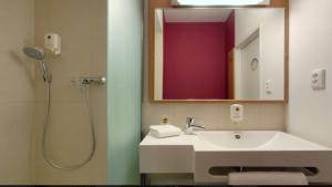 bandb hotel paris romainville noisy le sec