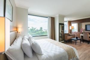 almadera hotel makassar