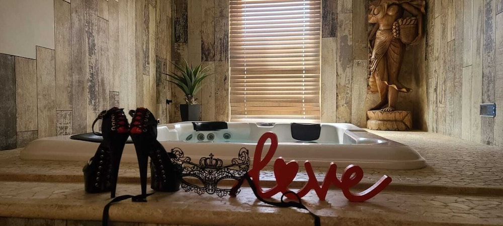 loveroom la garconnhyeres