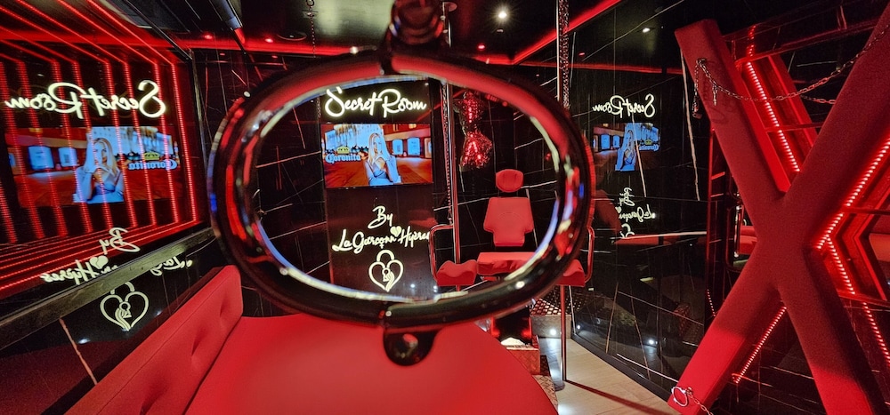 loveroom la garconnhyeres