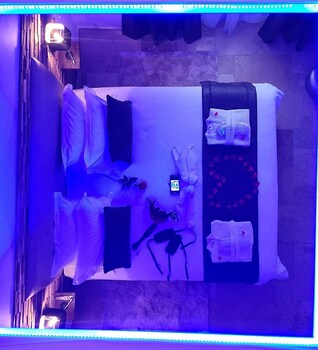 loveroom la garconnhyeres