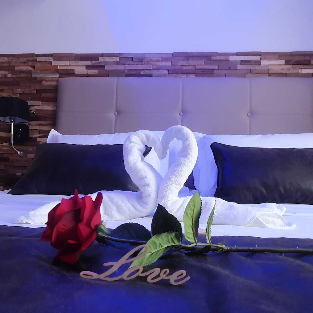 loveroom la garconnhyeres