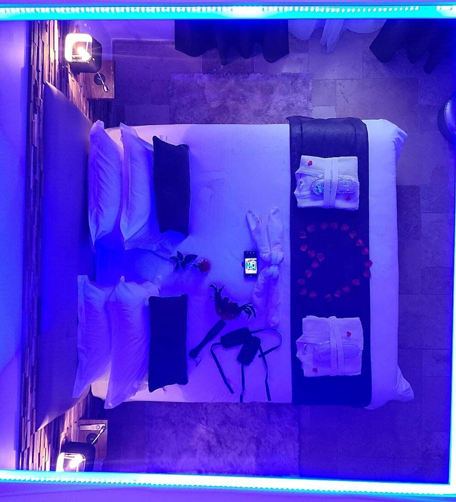 loveroom la garconnhyeres