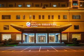Ramada Encore By Wyndham Linqu Downtown,,3 star