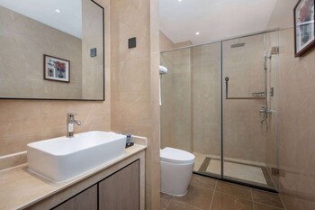 Ramada Encore By Wyndham Linqu Downtown,,3 star