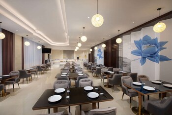 Ramada Encore By Wyndham Linqu Downtown,,3 star