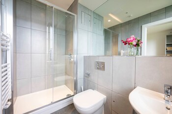 goldcrest village deluxe university campus rooms