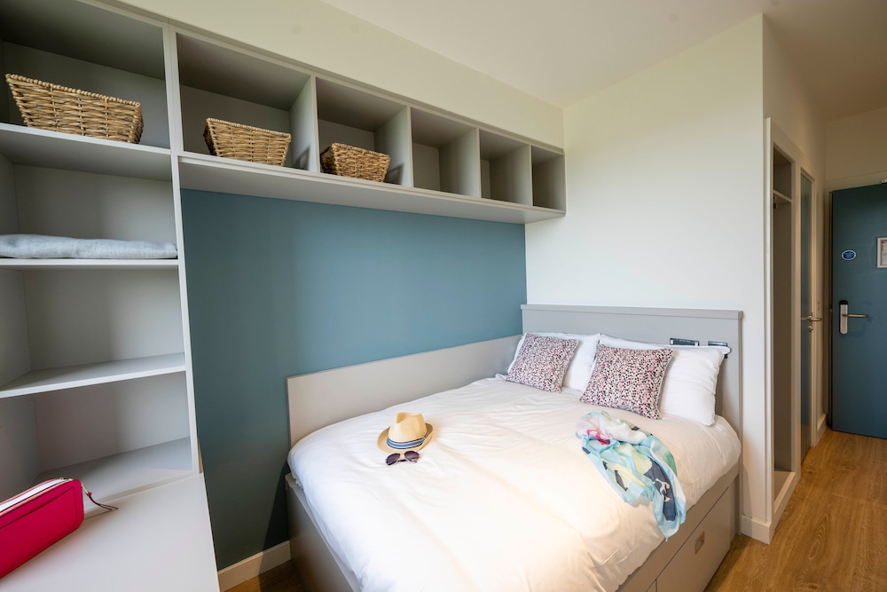 goldcrest village deluxe university campus rooms