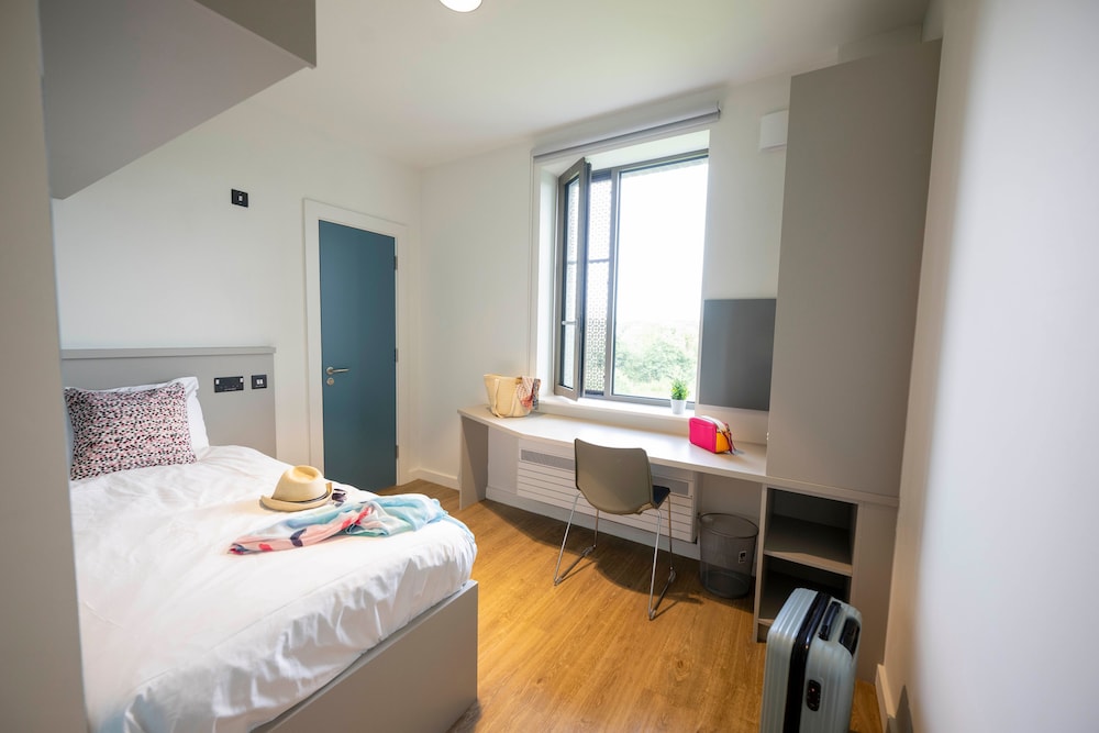goldcrest village deluxe university campus rooms
