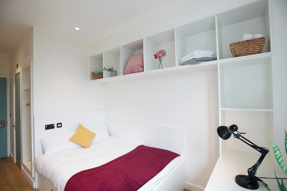 goldcrest village deluxe university campus rooms
