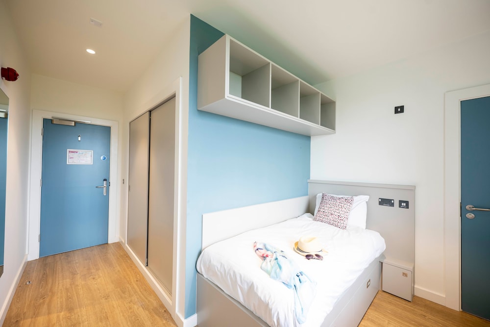 goldcrest village deluxe university campus rooms
