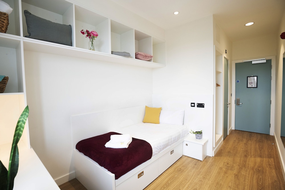 goldcrest village deluxe university campus rooms
