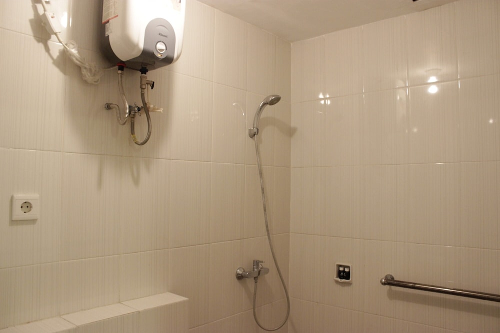 homey and chic 2br apartment newton residence