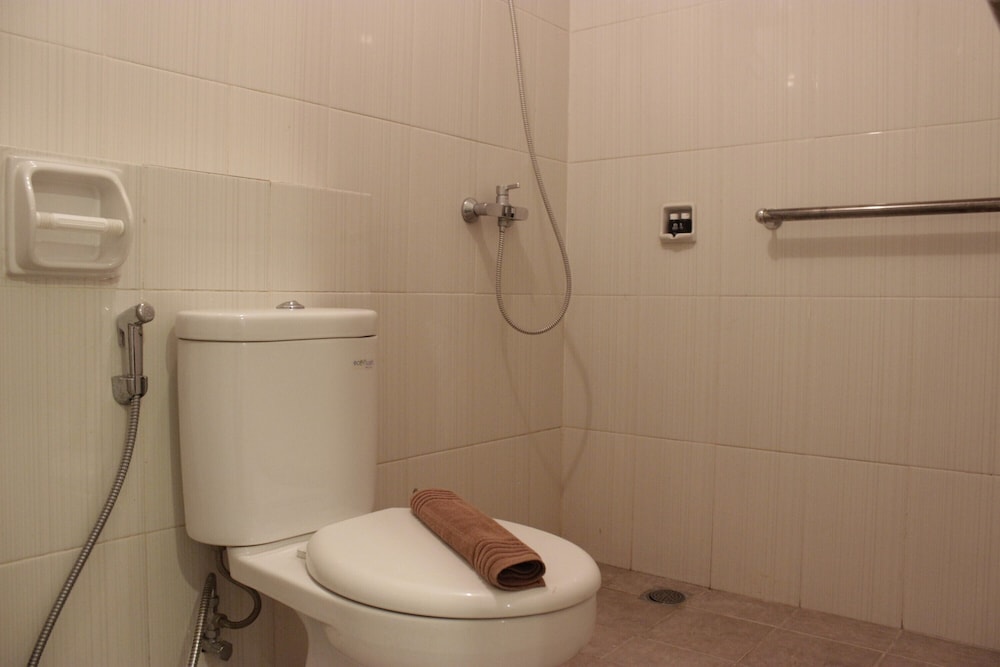 homey and chic 2br apartment newton residence