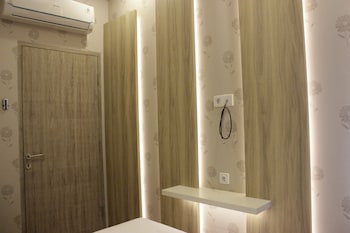 homey and chic 2br apartment newton residence
