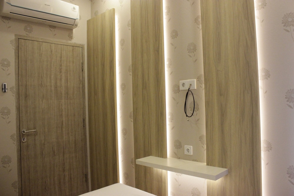 homey and chic 2br apartment newton residence