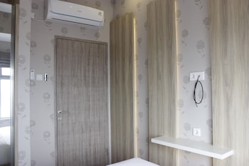 homey and chic 2br apartment newton residence
