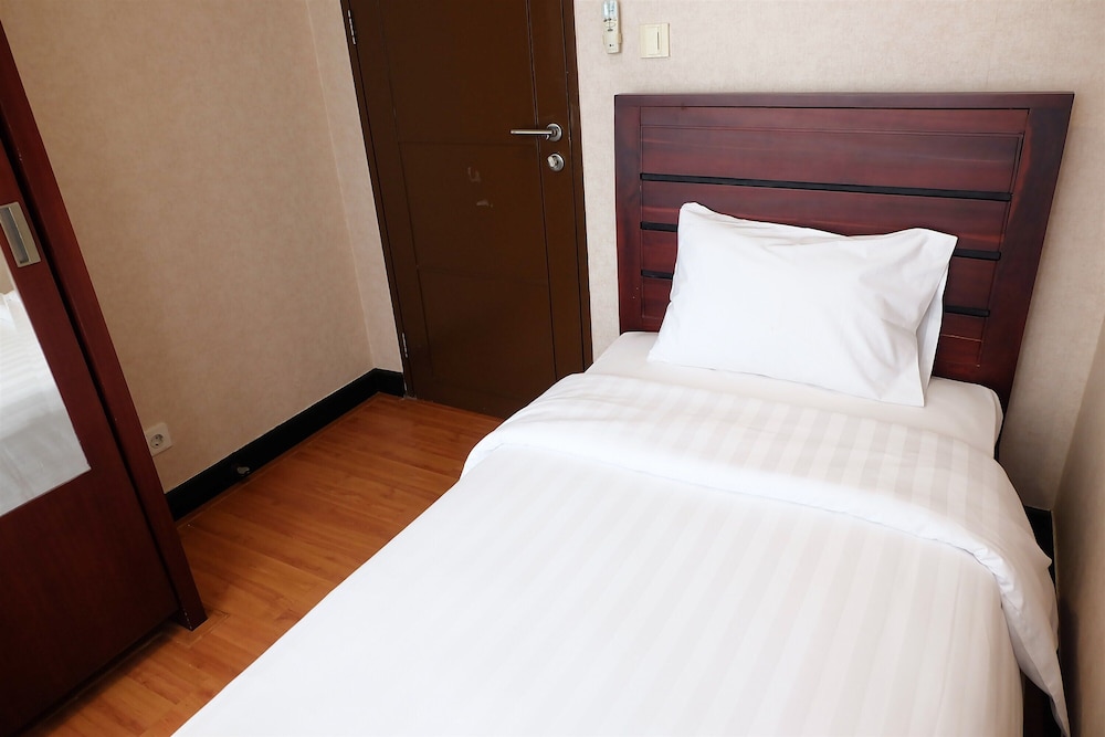 2br prestige dharmawangsa essence apartment suites