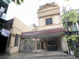 reddoorz near mall ciputra world surabaya