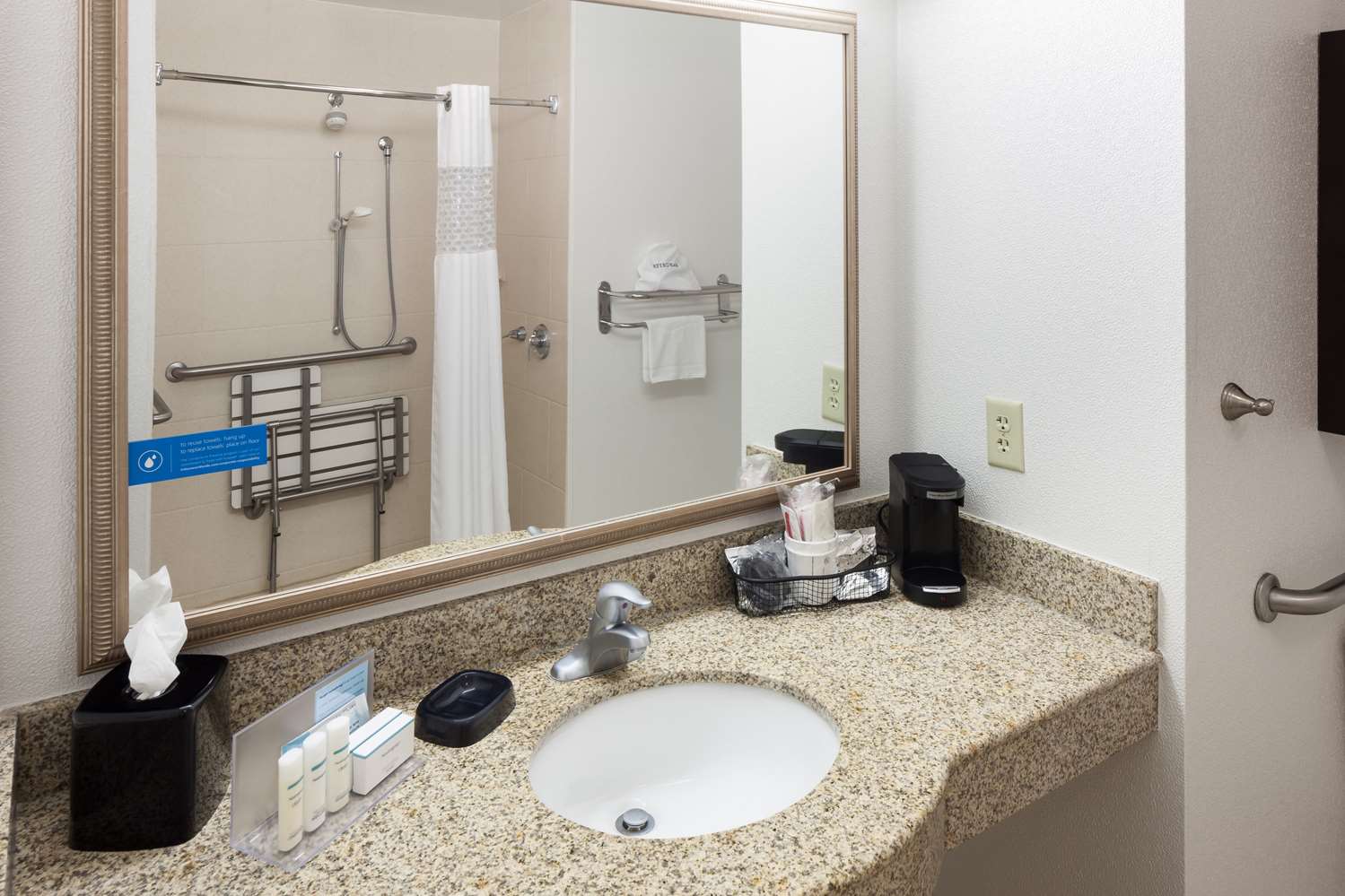 hampton inn and suites gainesville downtown