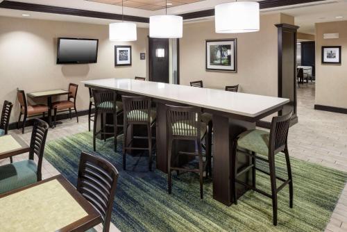 hampton inn and suites gainesville downtown