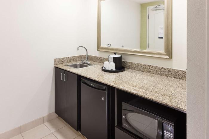 hampton inn and suites gainesville downtown